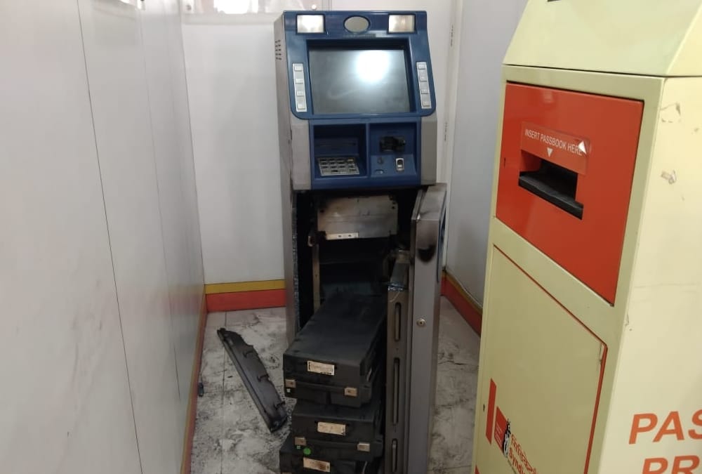 ATM loot on chinhat thana kshetra in Lucknow.