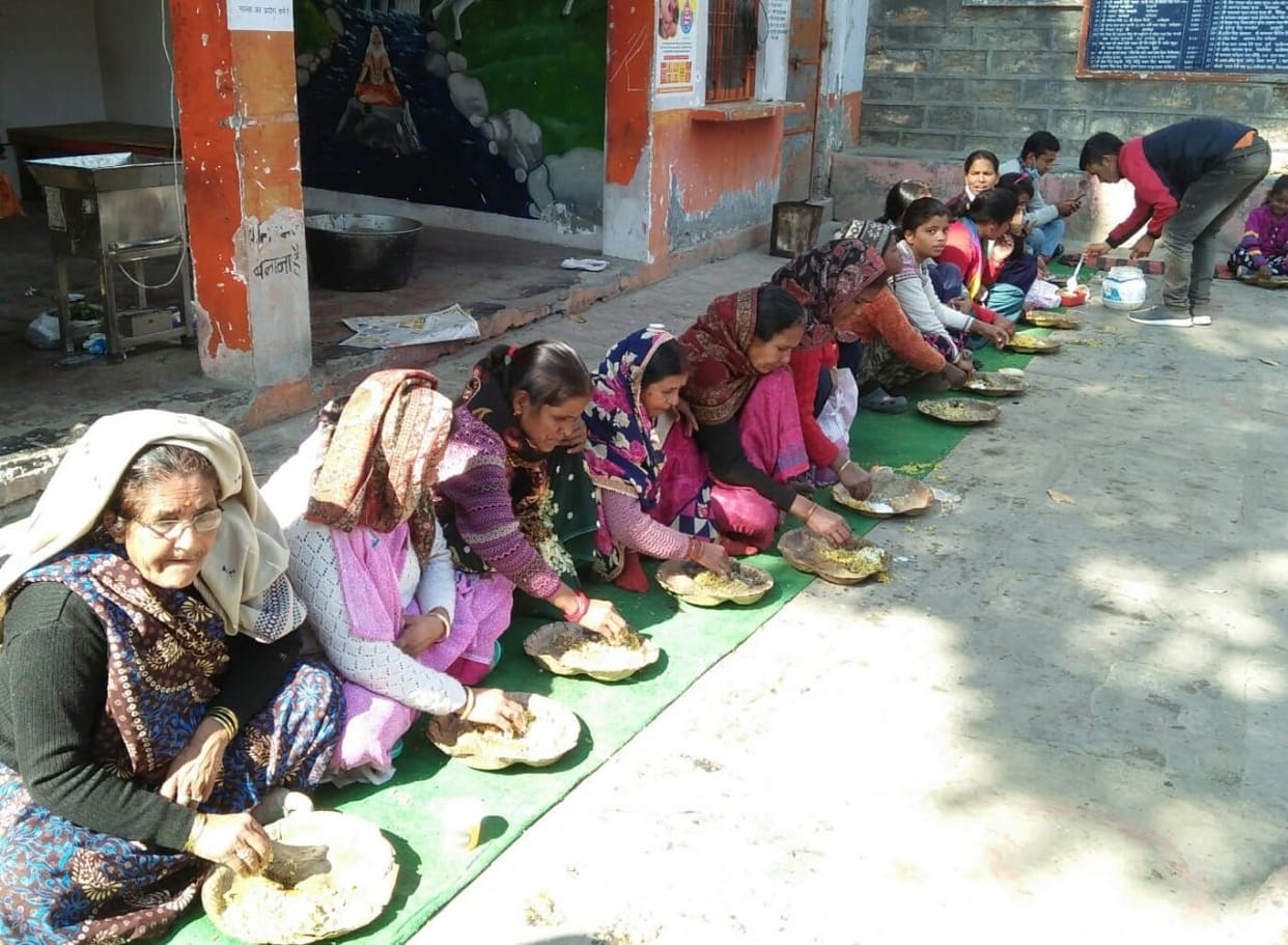 The devotees received the offerings of Maghi Khichdi at the Bagnath temple