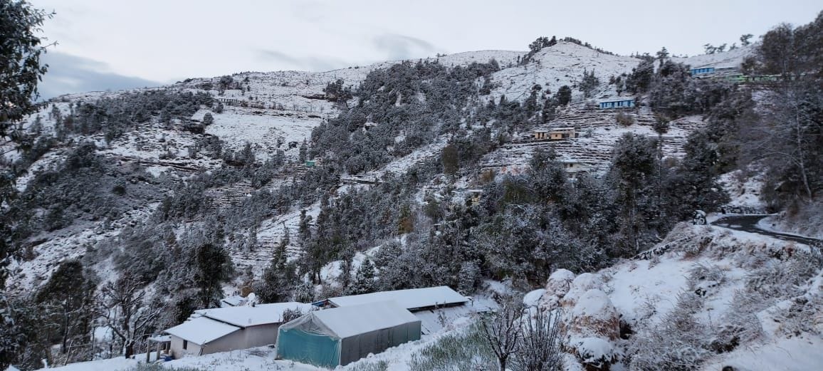 Outbreak of cold wave after snowfall in Bageshwar