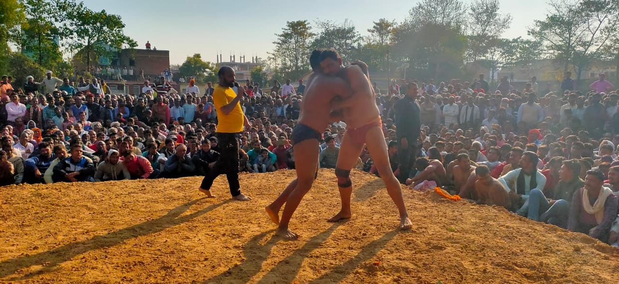Pankaj Yadav of Sonbhadra defeated Balwant of Ballia in All India Wrestling Competition