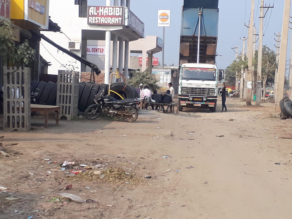 encrochment on service road along highway