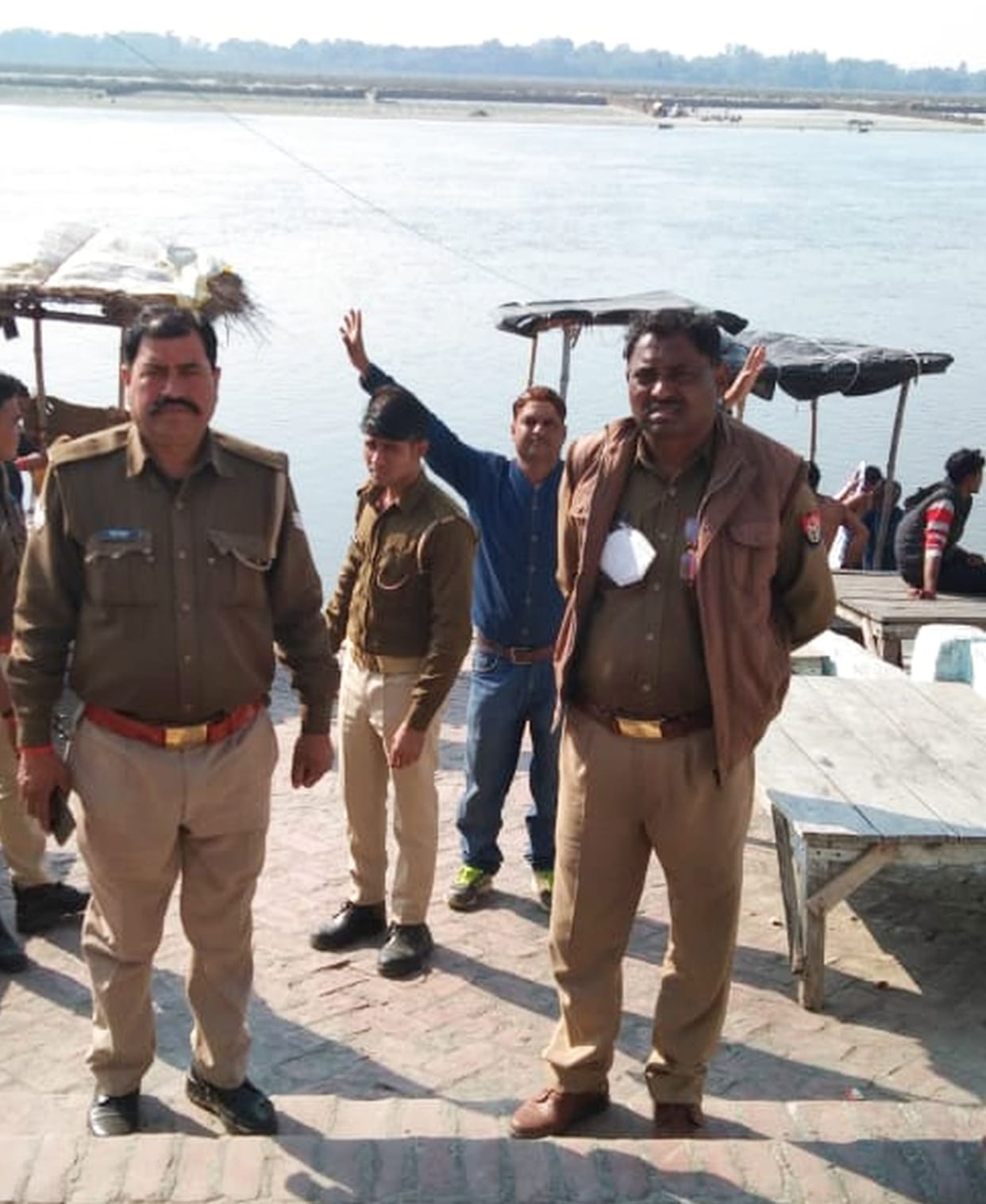 Villagers appeal not to go near river Ganga, divers ready