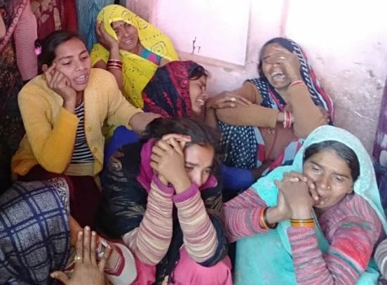 phaansee lagaakar mahila ne jaan dee, pati samet chaar naamajad, paanch saal pahale mahila kee huee thee shaadee