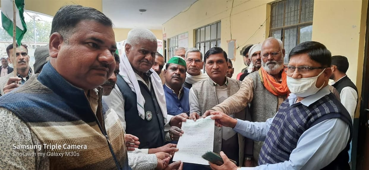 Hathras: Farmers and advocates submitted memorandum to SDM