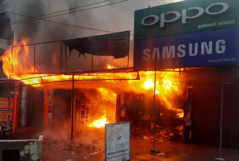 Fire broke out in a stationary shop in Barabanki.