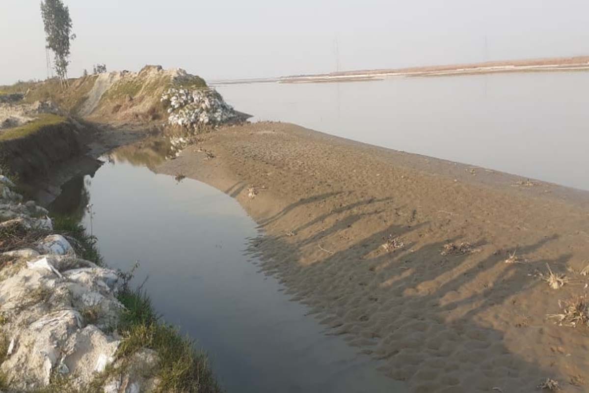 Uttarakhand Glacier Burst: Villagers and administration keep having eye at Ganga water all night