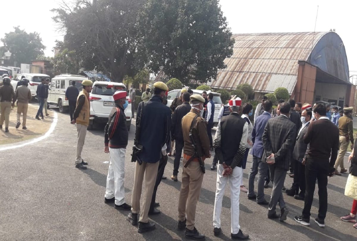 Lok Sabha Speaker Om Birla coming to Aligarh technical fault in the plane now coming by road