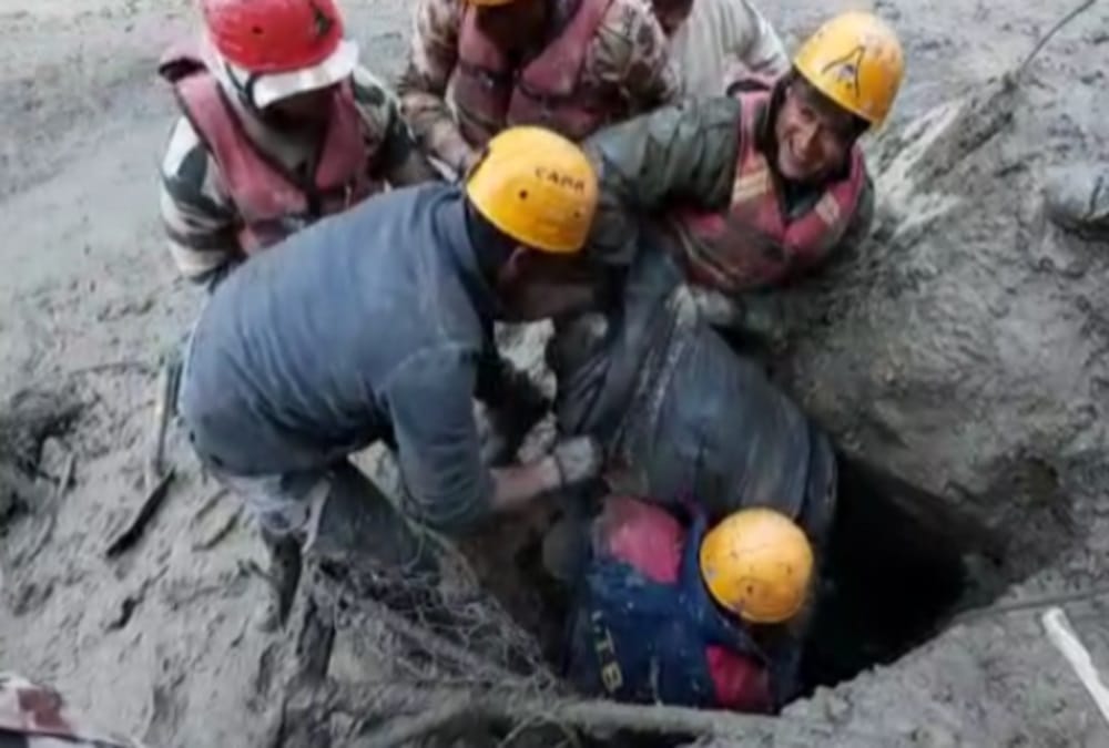 Uttarakhand Chamoli Glacier Burst News: Mobile Phone saved Labourers stuck in Tapovan Tunnel