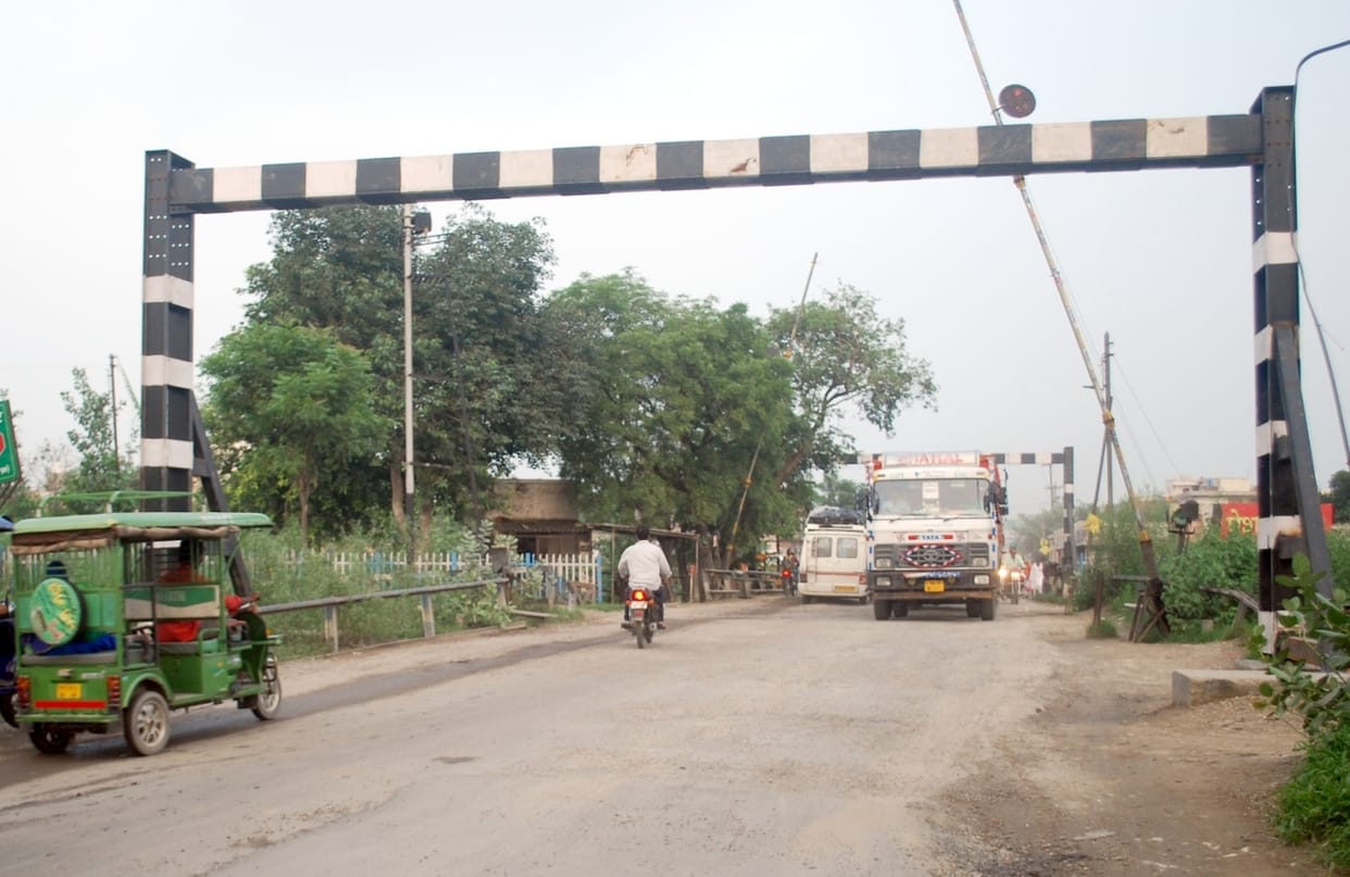 Government-administration's stand on overbridge construction is not clear