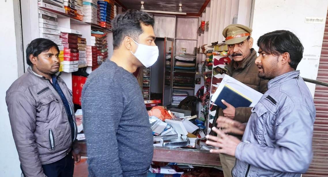 two lack cloth stollen in kasganj