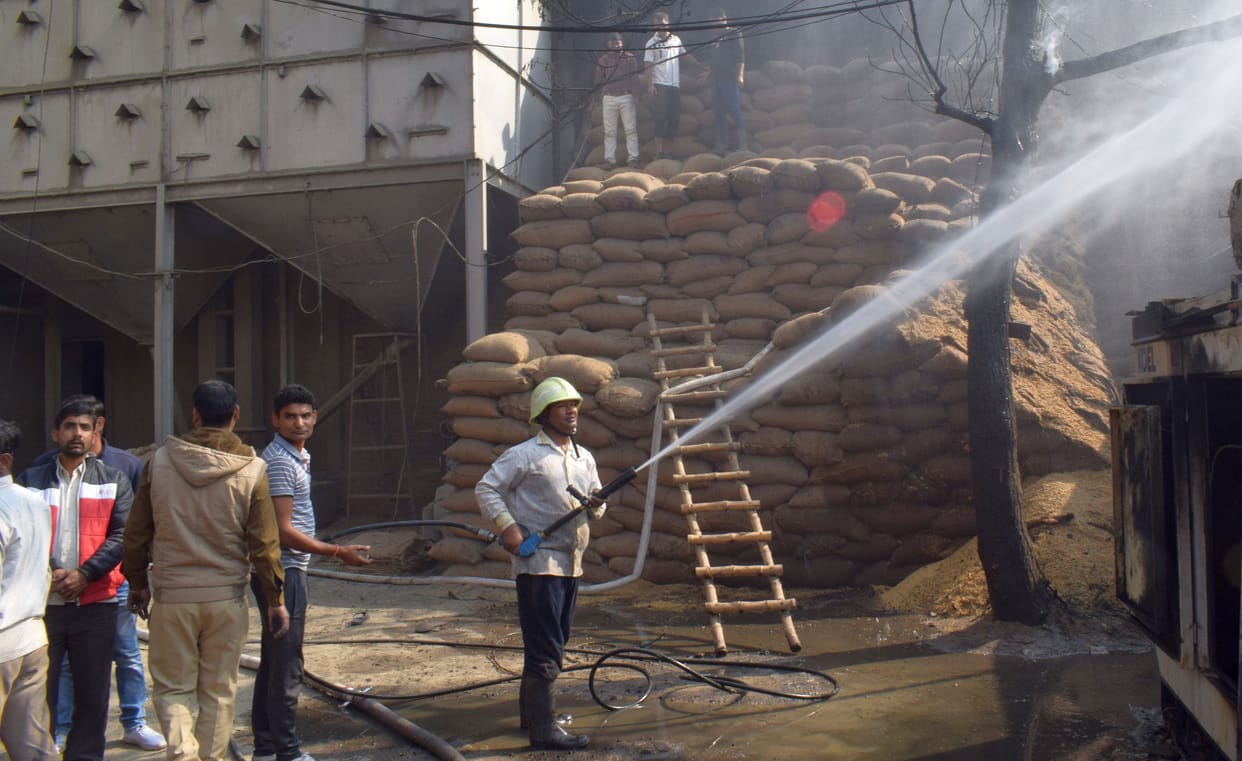 Short-circuit rice mill fire, massive damage