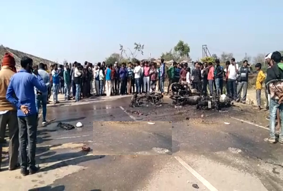 Four vehicles burnt to ashes due to collision on Lucknow-Agra Expressway one dead two injured seriously