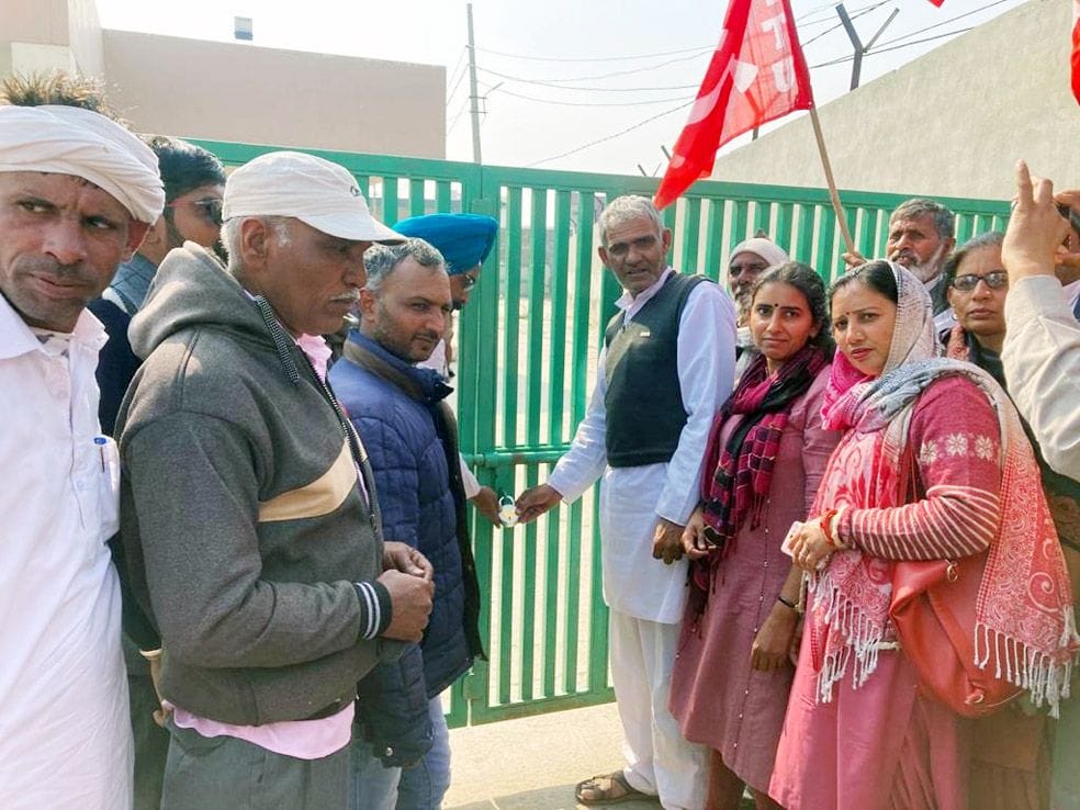 Workers and employees demonstrated against demands