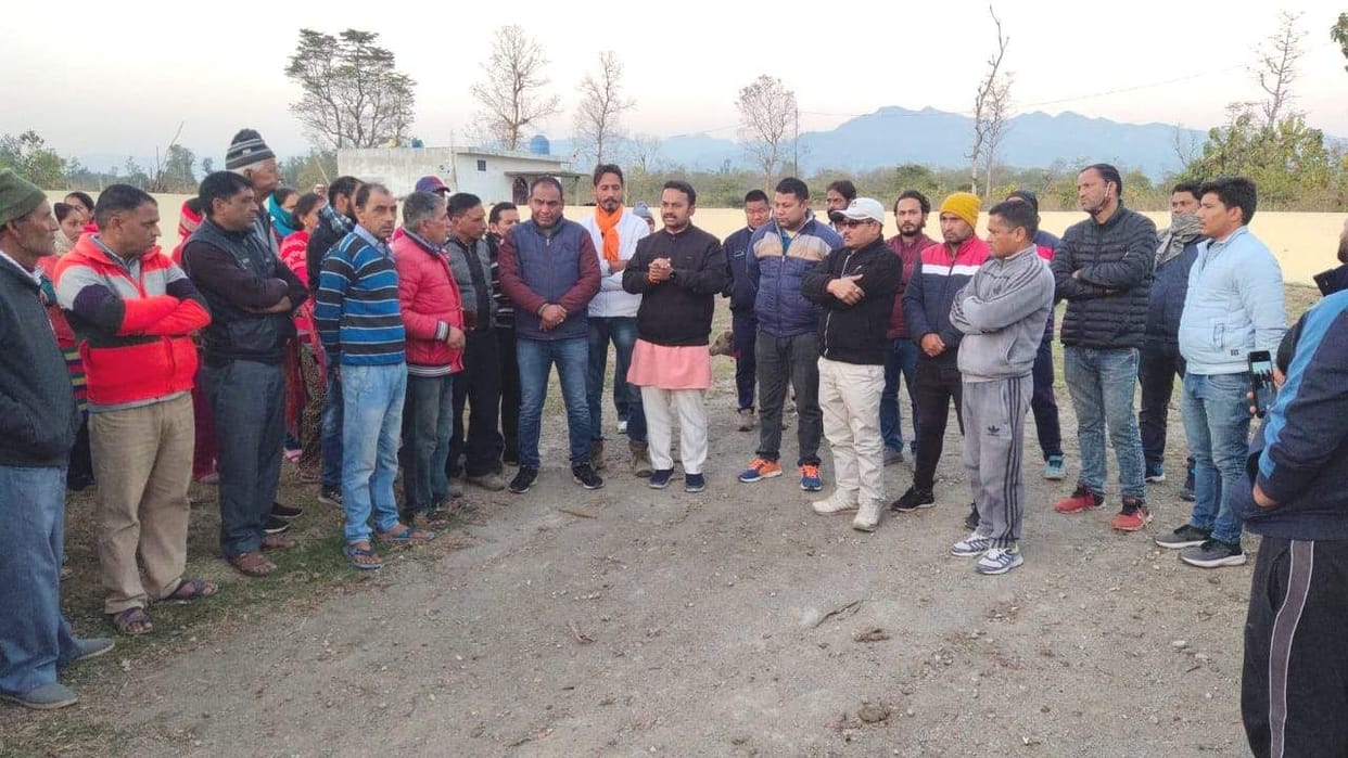 Ground protest against proposed trunking in Lalpani