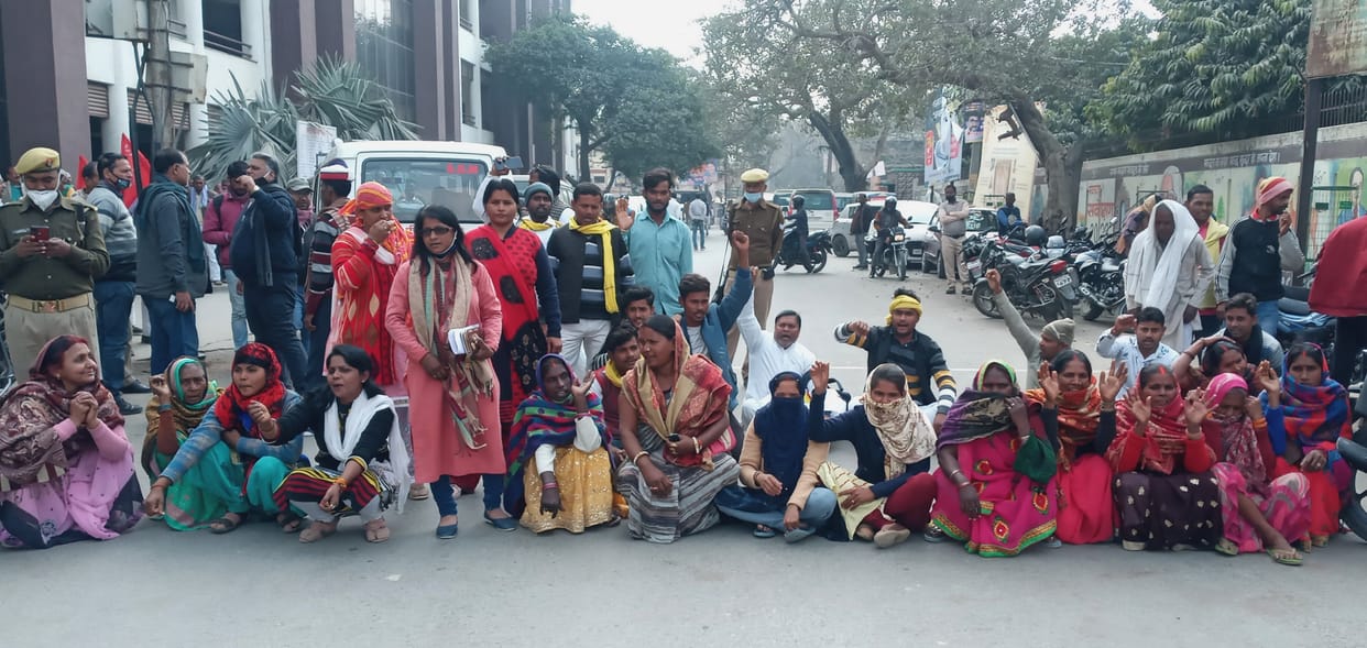 Rajbhar society in Azamgarh accused of road jam, harassment on police