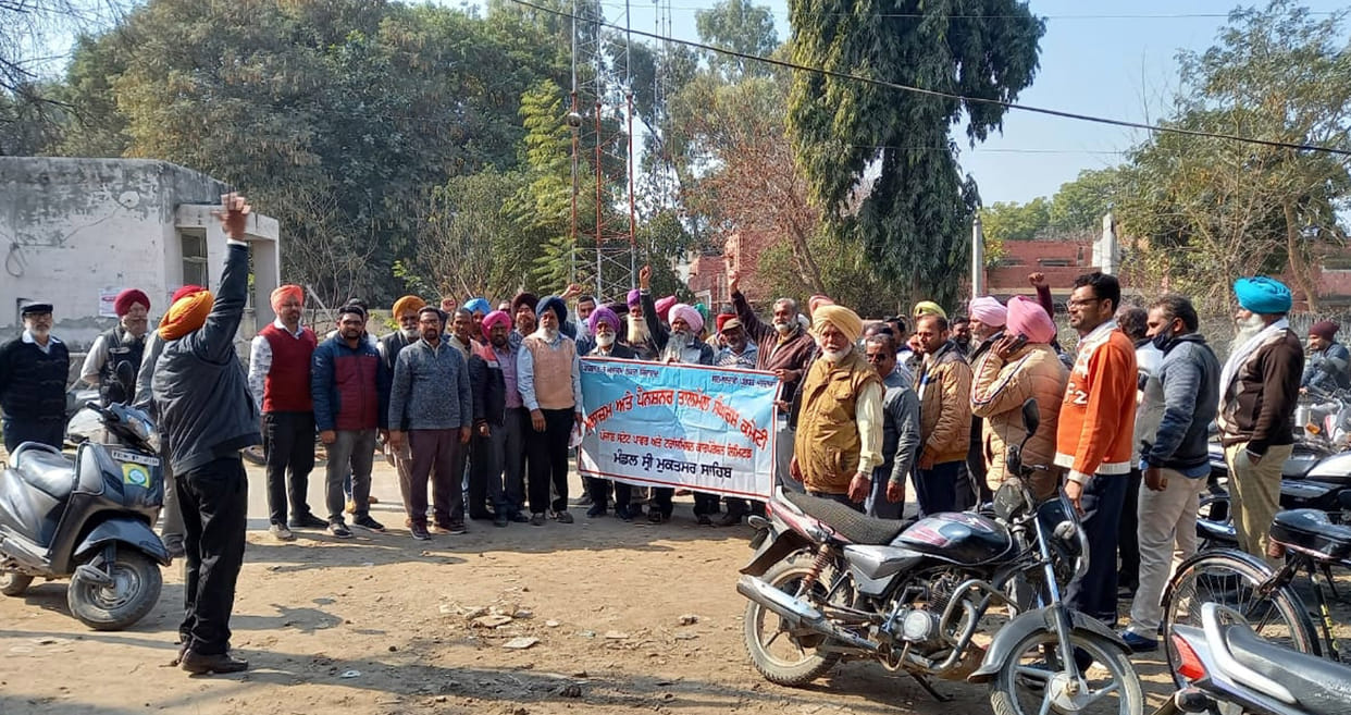 Demonstration of powercom employees  against governments in Muktsar