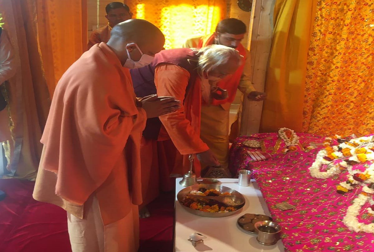CM Yogi arrives in Ayodhya on one day visit tight security arrangements 