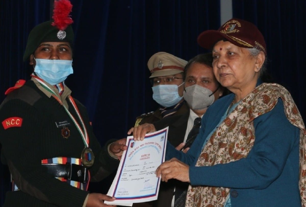 Agra College Student Lakshmi Basavaraj gets the honor of Best NCC Cadet in Uttar Pradesh