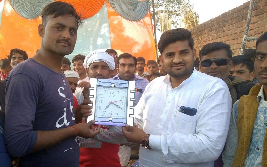 Chausar's team defeated Karanpur's team by three wickets