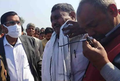 UP: Tractor crashes into bike in Fatehpur, BSP leader's son and daughter die