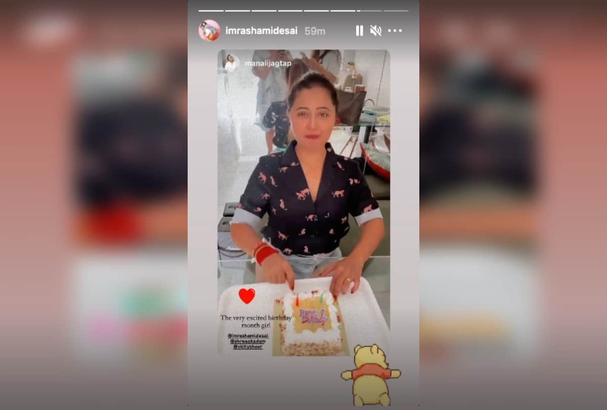 Rashmi Desai enjoys her pre-birthday celebrations, cuts cake