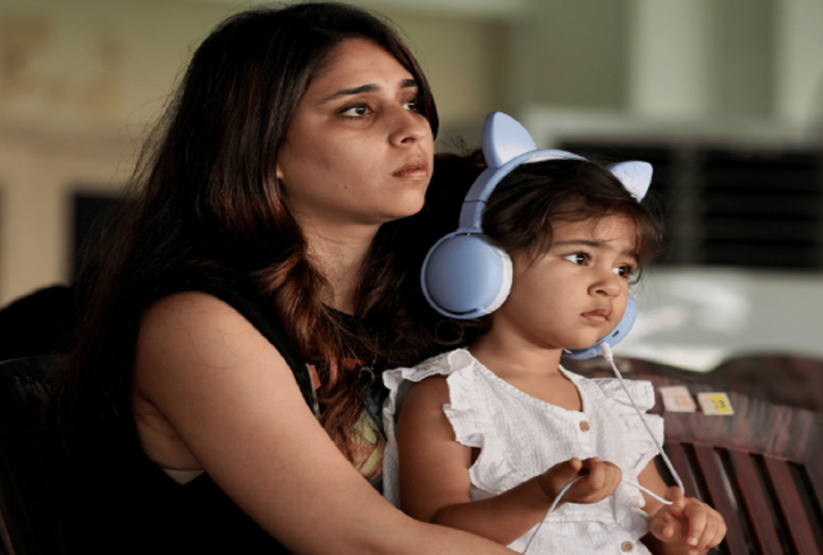 Rohit sharma and Shubman gill failed to give india a good start Ritika Sajdeh with daughter Samaira spotted in chepauk stadium on 3rd day
