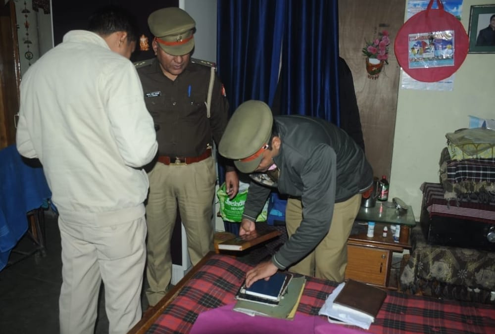 Doctor and his son suicide case of Vibhutikhand Lucknow.