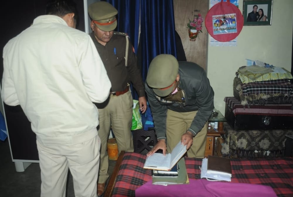 Doctor and his son suicide case of Vibhutikhand Lucknow.