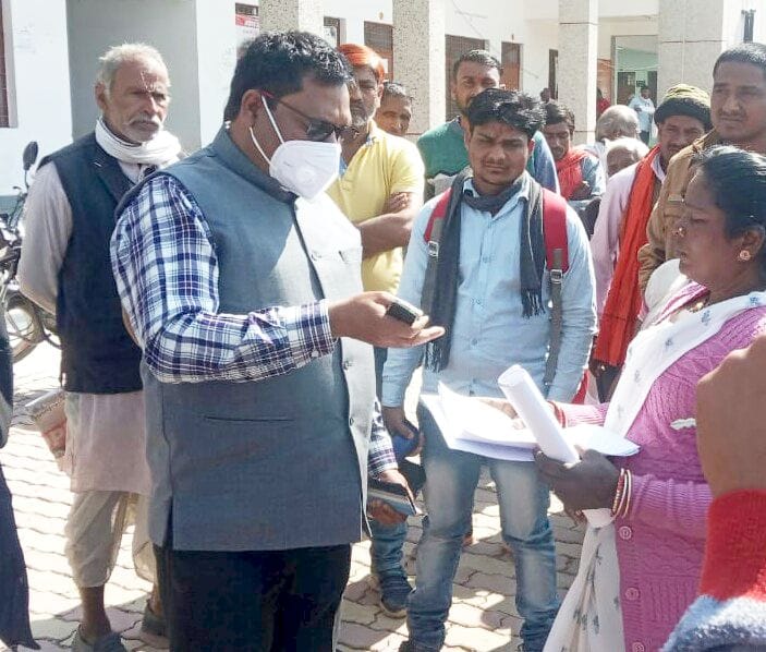 village,police,SDM,illegal arms,woman
