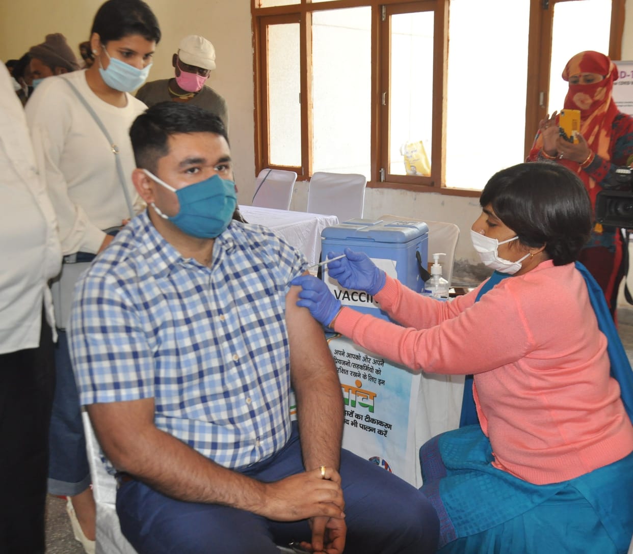 Gurugram nagar nigam commissioner gets Corona vaccine