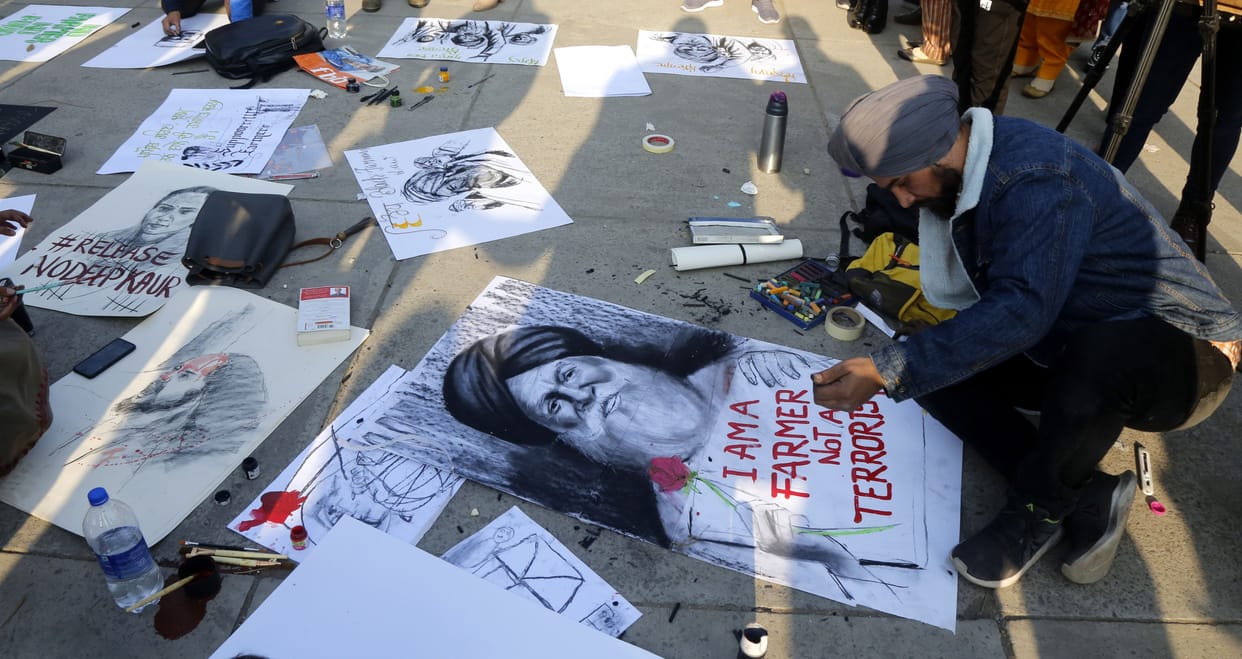 Artists landed in Chandigarh in support of farmers .. Painting their pain