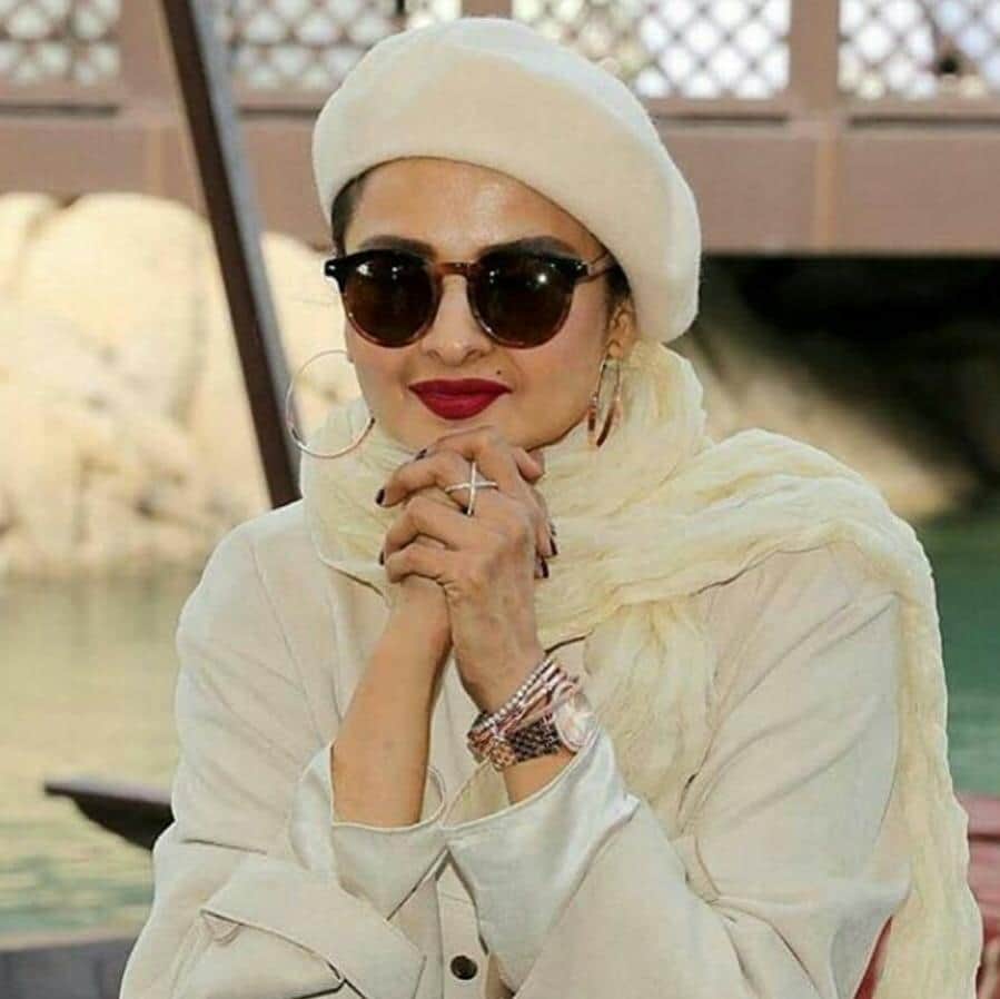 Bollywood Actress Rekha Looks Super Gorgeous In Bold Look