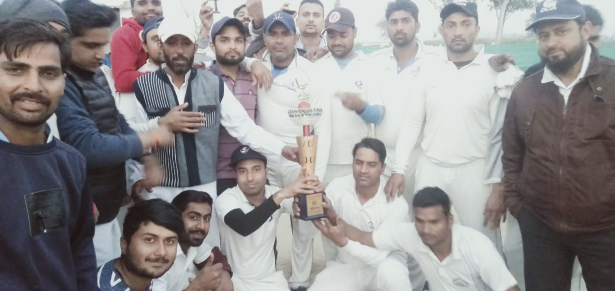 Muzaffarnagar's team won the trophy by defeating Meerut