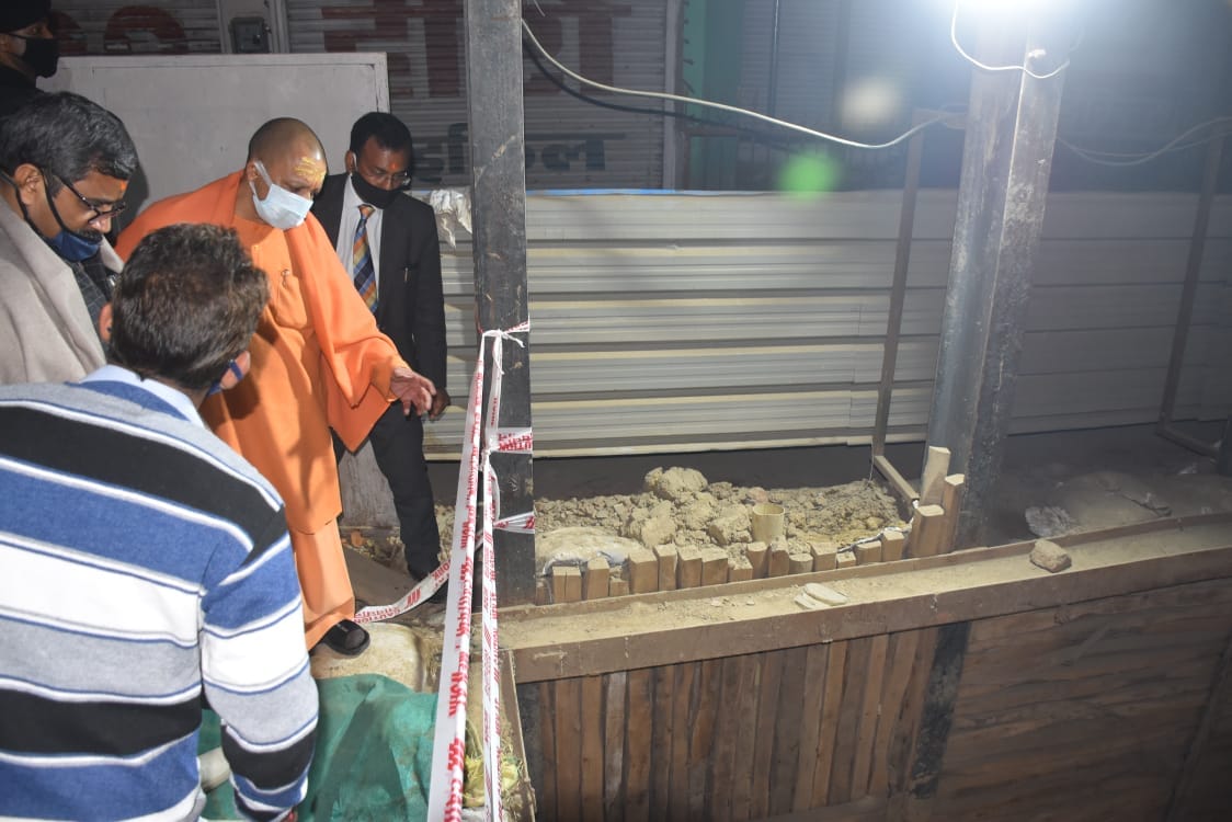 Late night, CM Yogi did the terrestrial inspection of Varanasi projects to be a reality