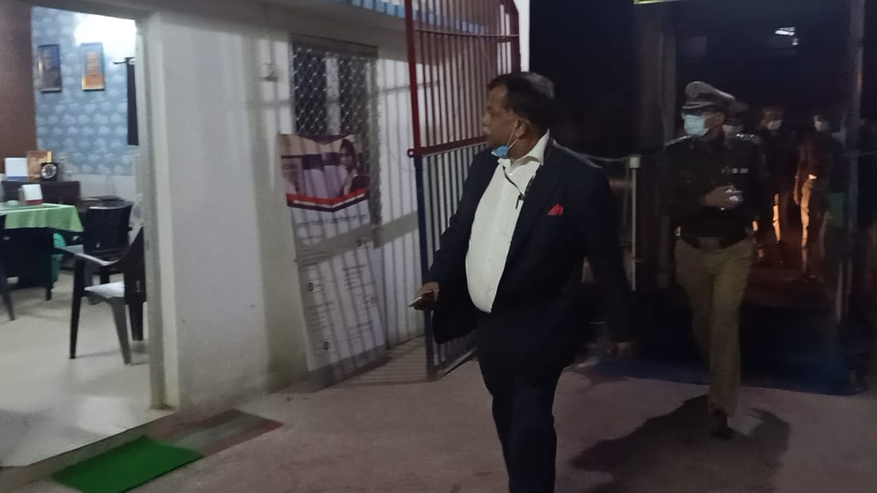 Additional Chief Secretary Avnish Awasthi reached Varanasi Cantt Police Station