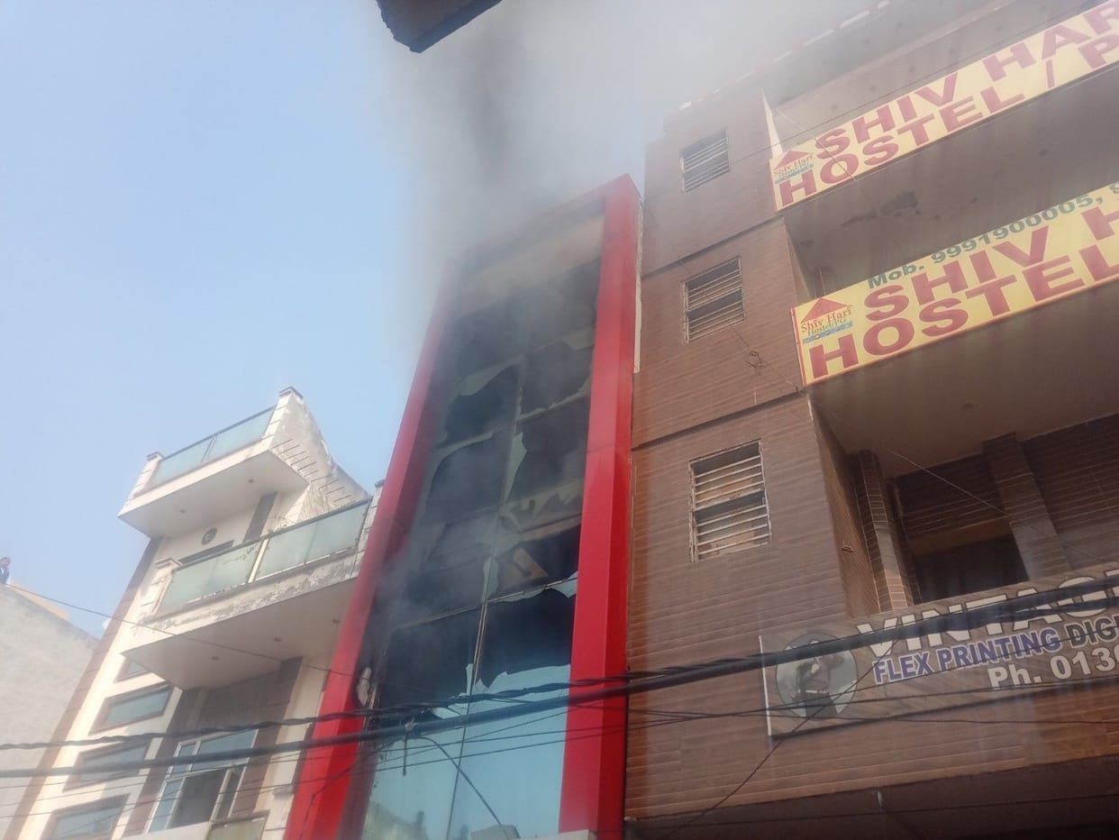 fire in shop, goods burned, fire brigade
