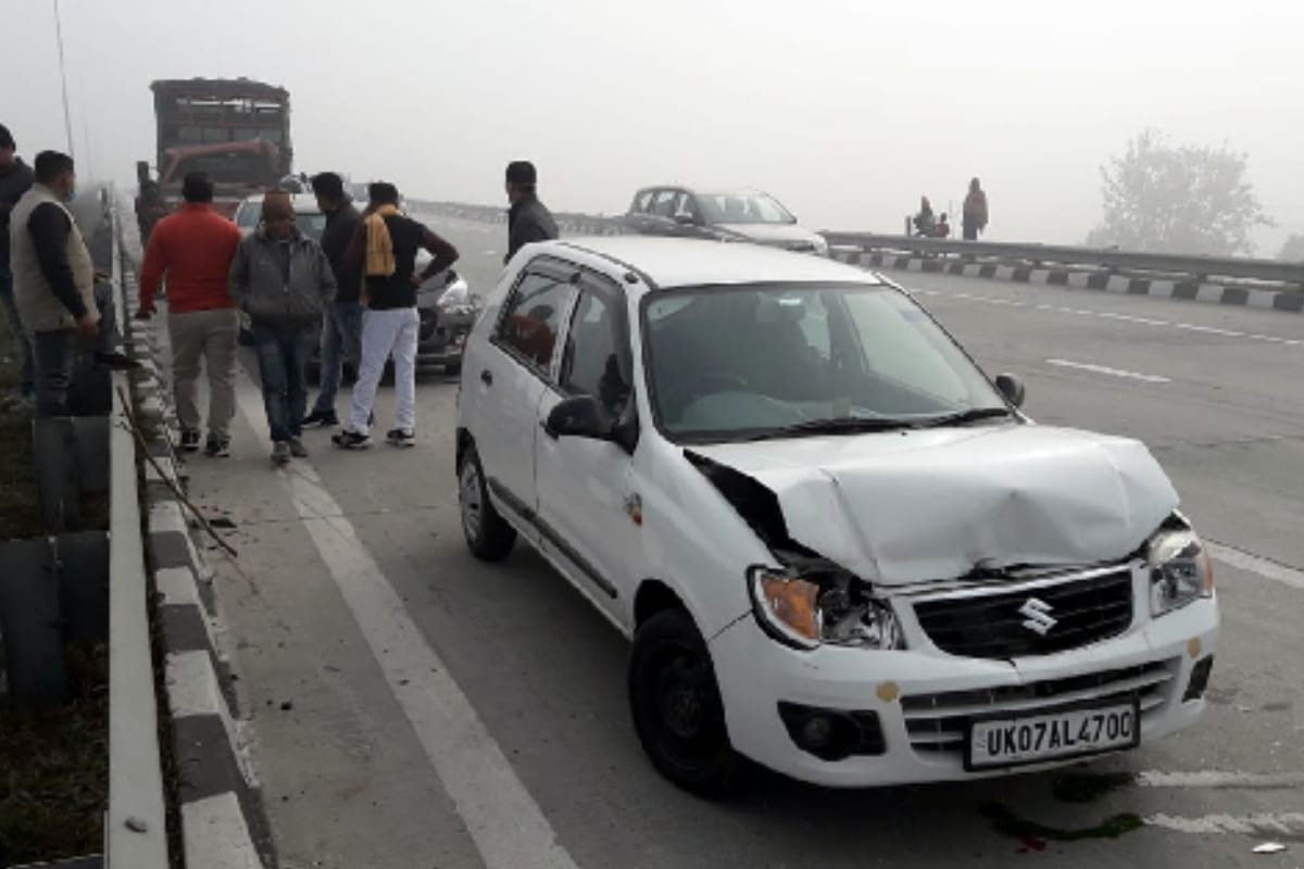 Baghpat: fourty vehicles collided on Eastern Peripheral Expressway due to heavy fog, twenty injured