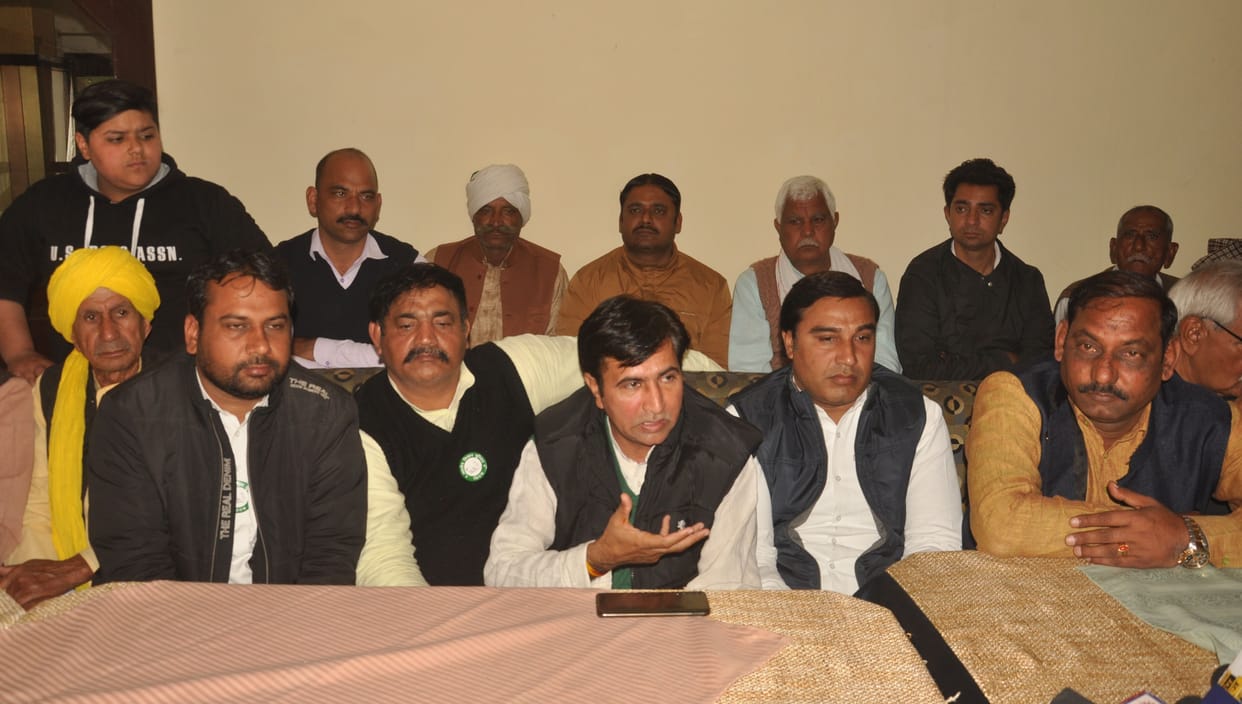 Sarvakhap Kisan Sammelan on the platform of Maham Chaubey on 11 February