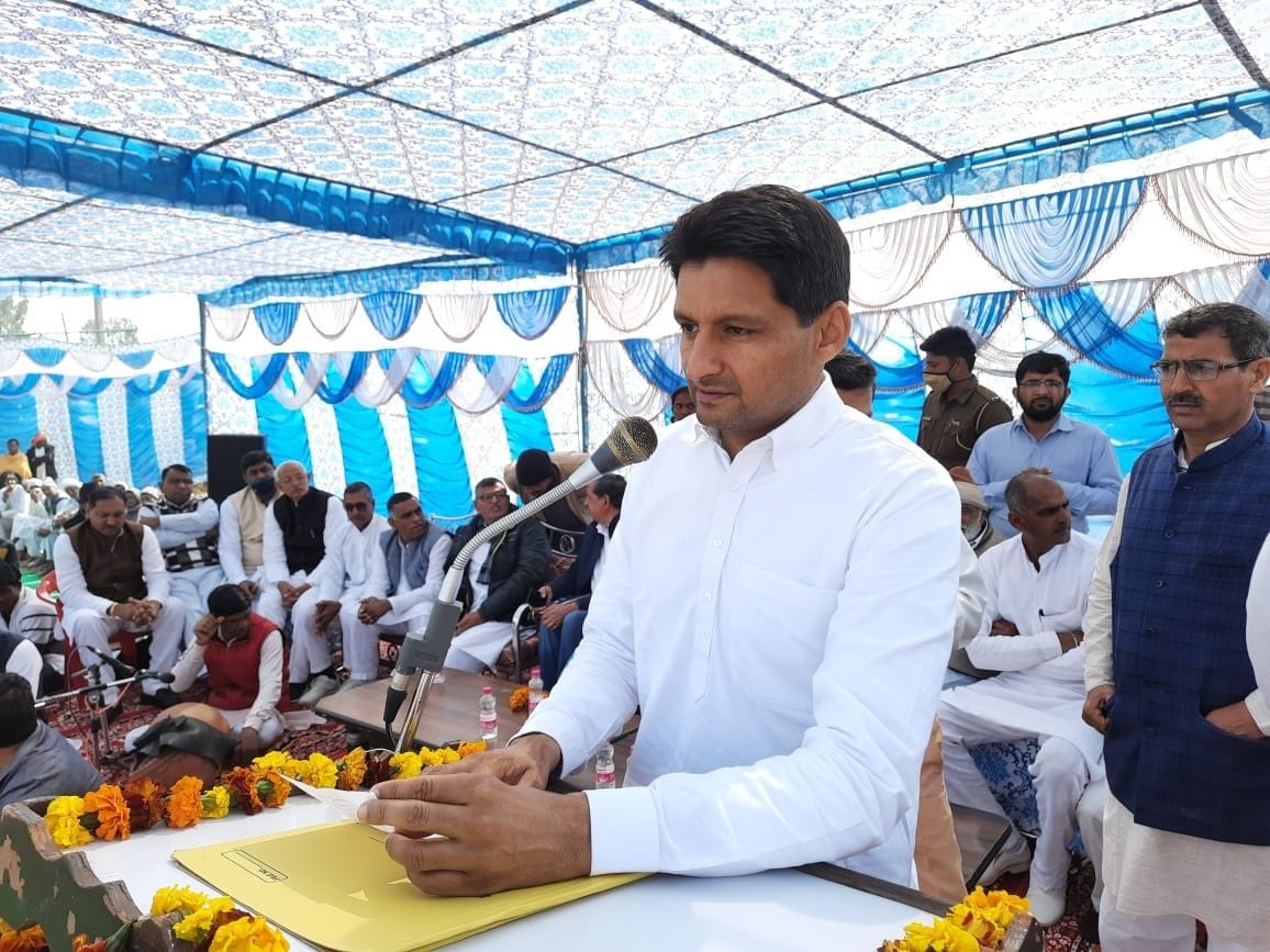 Agriculture Minister is looking at agricultural laws through the spax of the rich : Dipendra Hooda