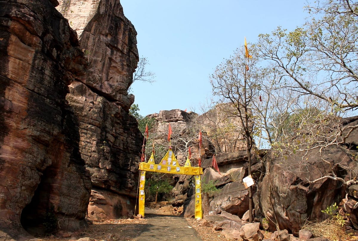 Must visit Bhimbetka rock shelters in Madhya Pradesh
