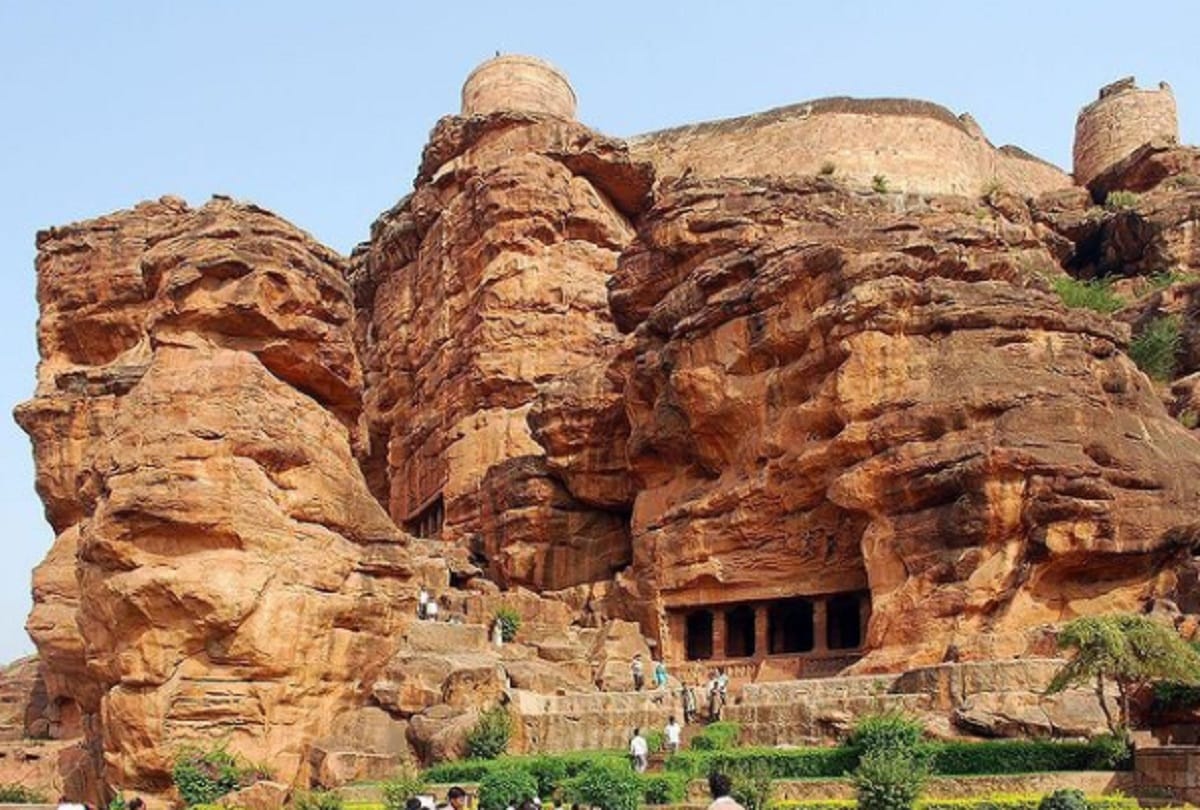 Must visit Bhimbetka rock shelters in Madhya Pradesh