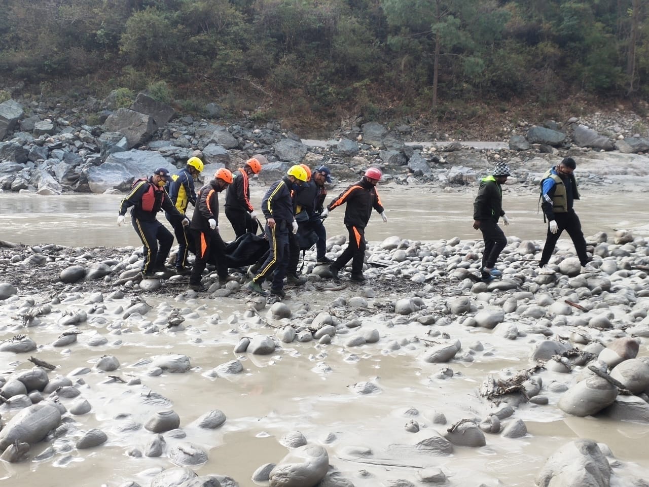 Uttarakhand Chamoli News: glacier burst in joshimath of chamoli district second day rescue photos