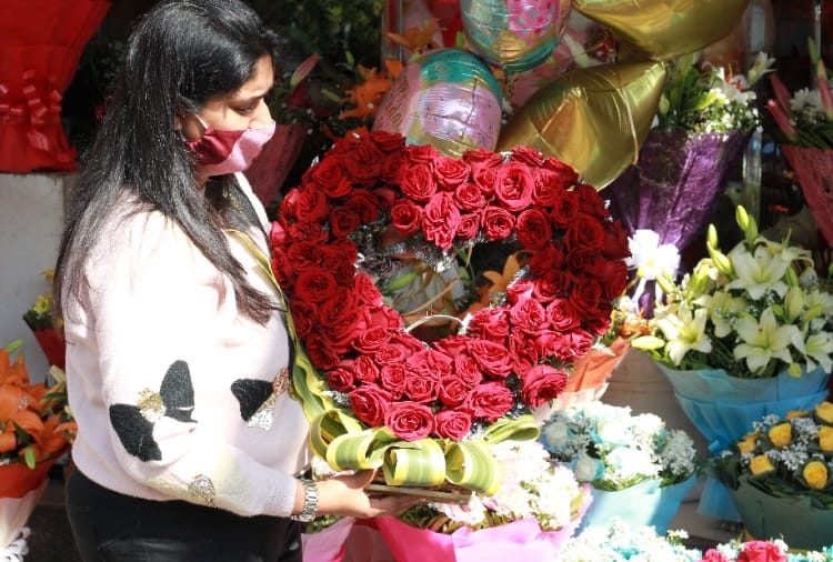 Chandigarh : Only 20 percent roses sold on Rose Day