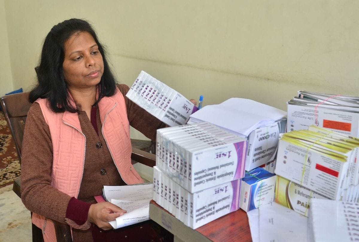 drug department medicines worth 40 lakh seized from Rajaura firm in agra