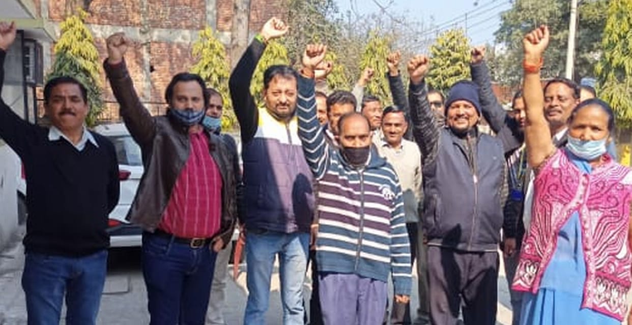 LIC employees Protest Against FDI