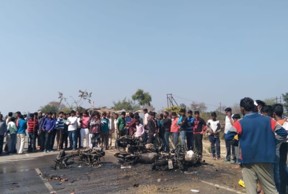 A man burned alive when a bike catches fire in kakori in Lucknow.