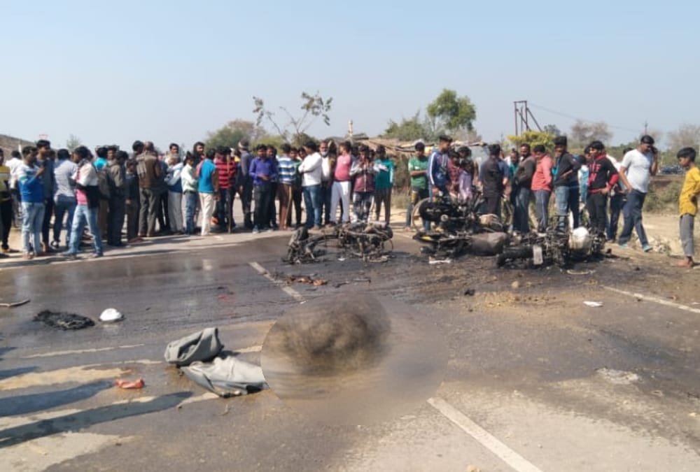 A man burned alive when a bike catches fire in kakori in Lucknow.