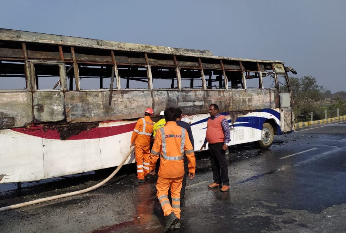 massive fire on bus at Gorakhpur four lane