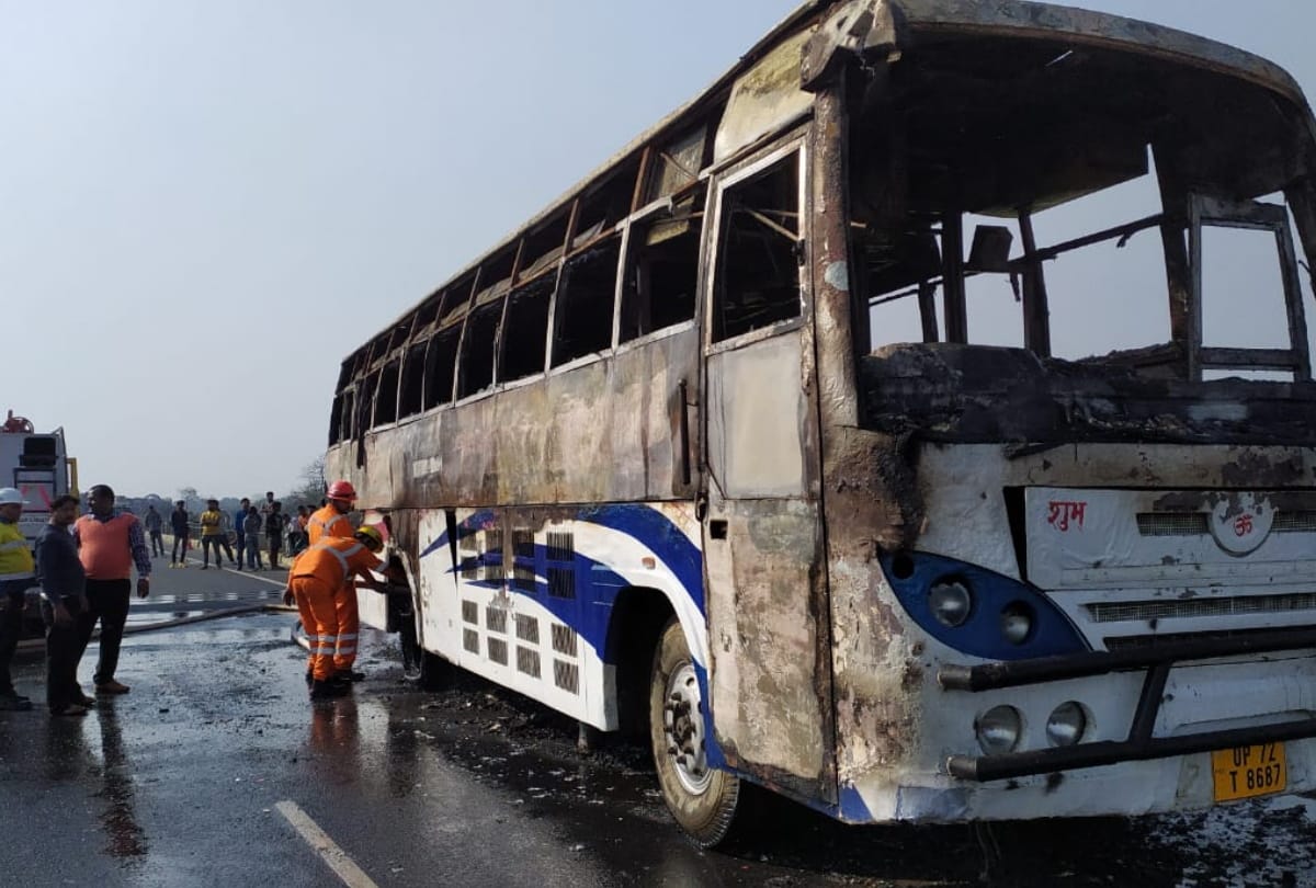 massive fire on bus at Gorakhpur four lane