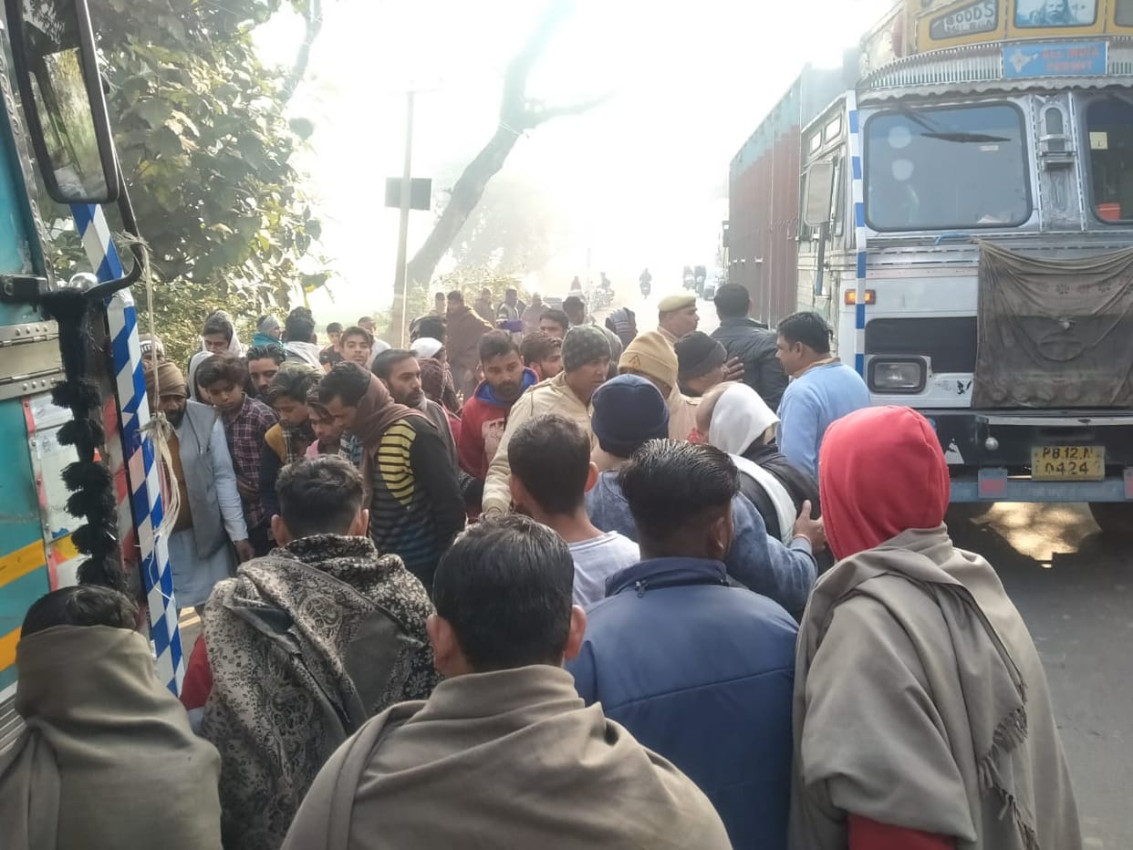 Three bikes collided with tractor trolley, one killed, four injured